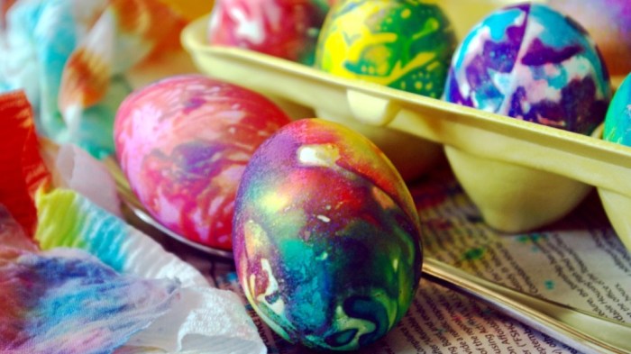 How to dye eggs using food coloring